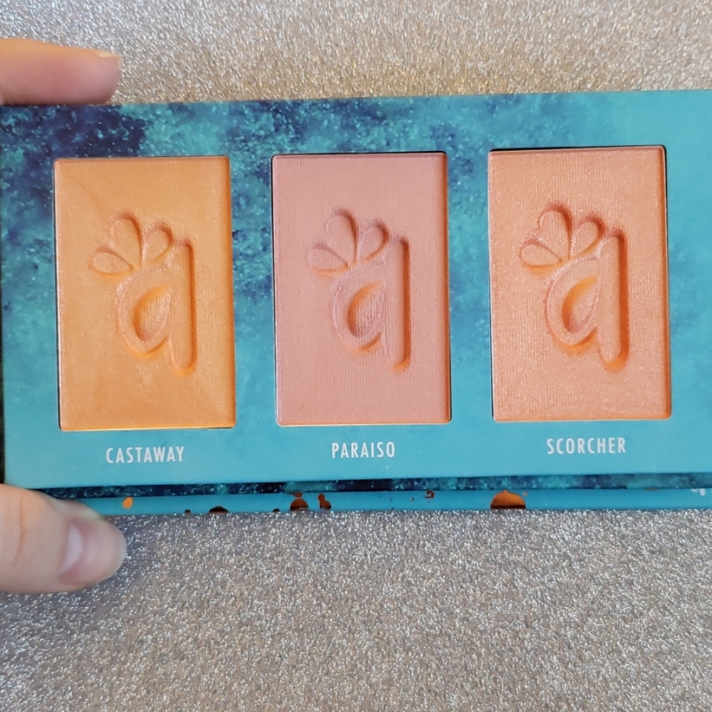 Face Palette & 2 Individual Eyeshadow Bundle